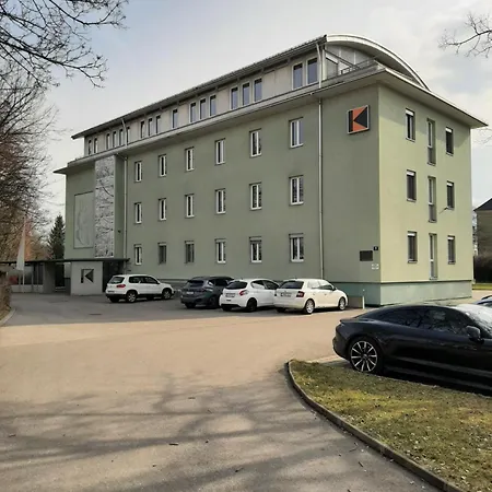 Kolpinghaus אכסניה וילאך