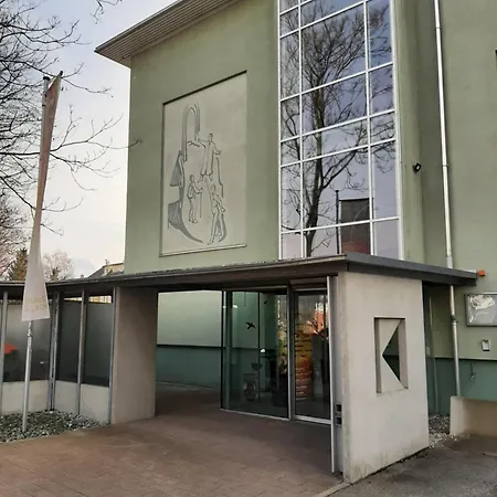 Kolpinghaus ホステル *